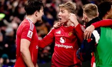 半岛体育在线登录-关于利物浦队球员互相鼓励，共同前行的信息