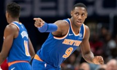 半岛体育娱乐-雄鹿遭遇逆转失利，前三名宝座动摇的简单介绍