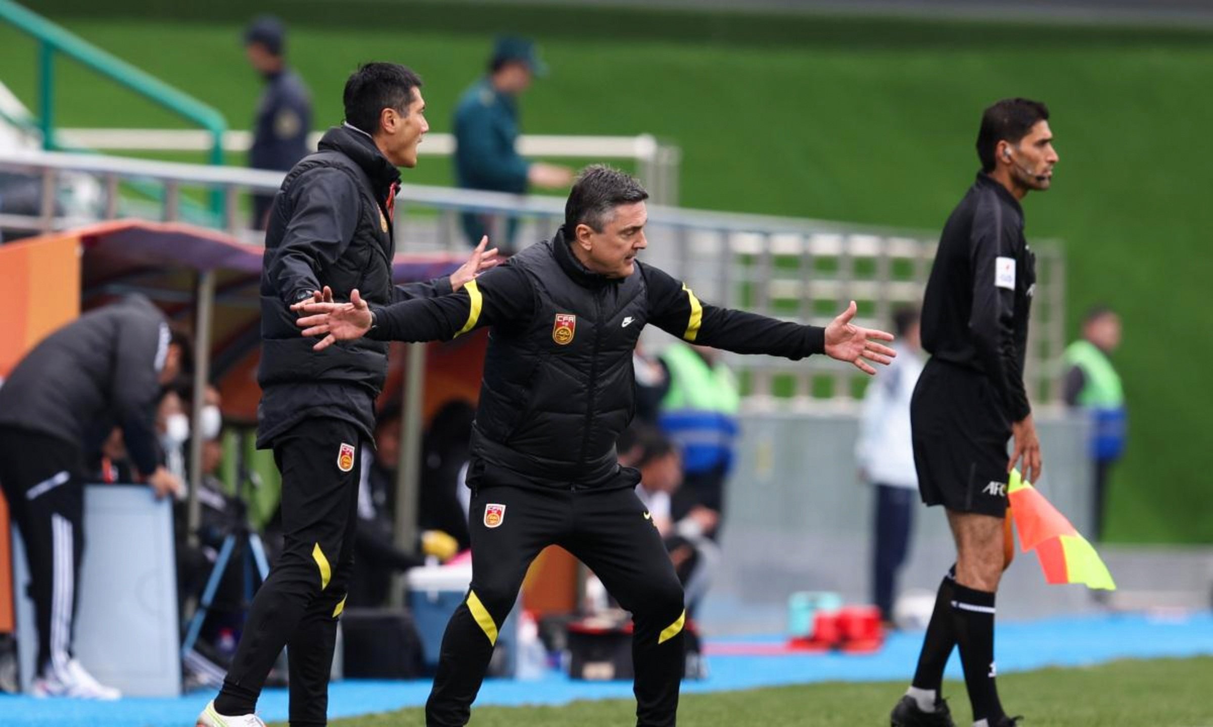 包含球队主帅制定精准战术,助球员成功击败敌人的词条 包含球队主帅制定精准战术,助球员成功击败敌人的词条