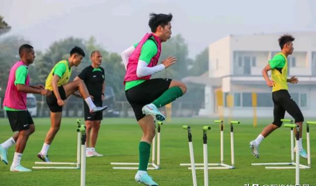 包含球队主帅制定精准战术,助球员成功击败敌人的词条 包含球队主帅制定精准战术,助球员成功击败敌人的词条