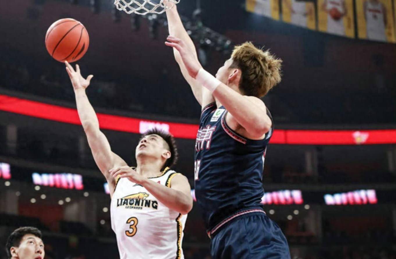 广东男篮以超高分击败辽宁队 广东男篮以超高分击败辽宁队