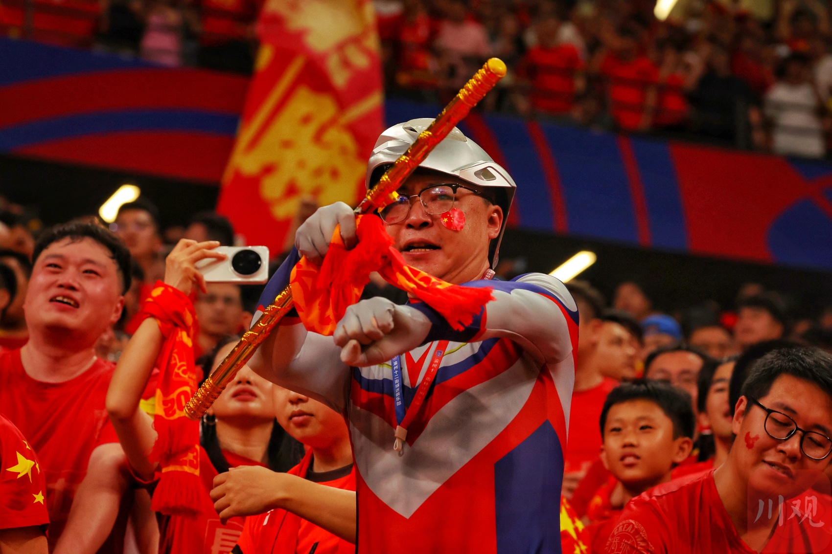 英雄球员带领球队战胜对手获得胜利 英雄球员带领球队战胜对手获得胜利