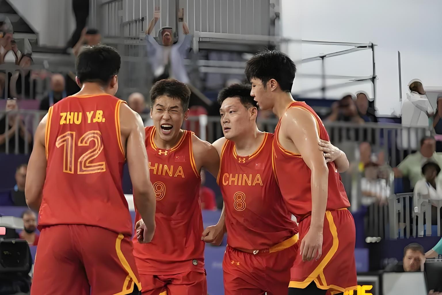 英雄球员带领球队战胜对手获得胜利 英雄球员带领球队战胜对手获得胜利