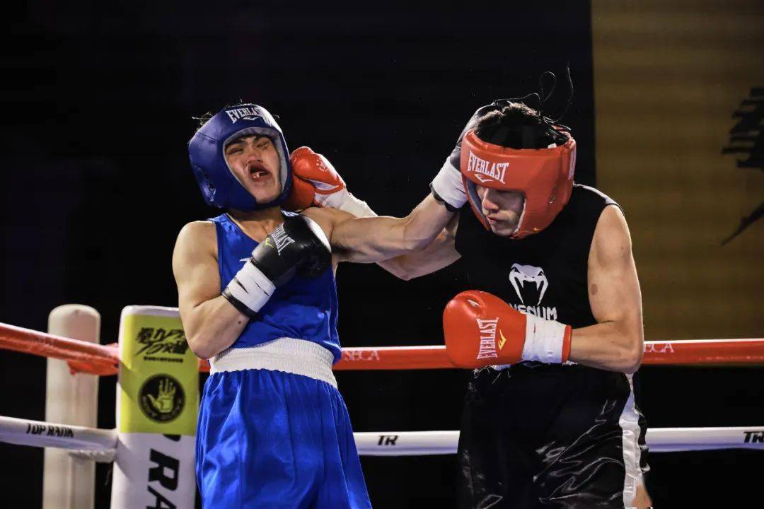 拳击比赛菲律宾选手斗志昂扬,实力碾压对手 拳击比赛菲律宾选手斗志昂扬,实力碾压对手