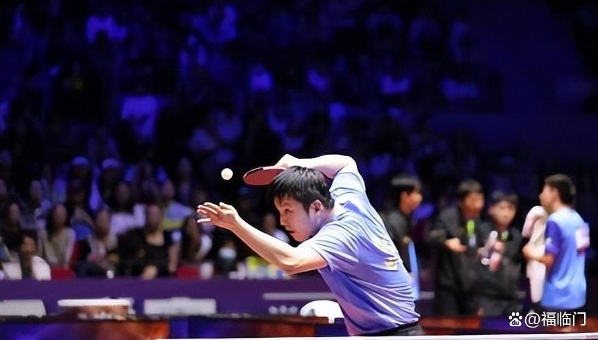 运动员的突破引发了欢呼和掌声 运动员的突破引发了欢呼和掌声