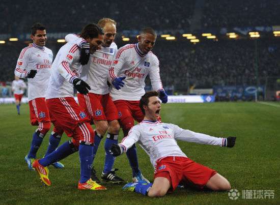 沙尔克04主场遭遇重创，危机四伏！的简单介绍