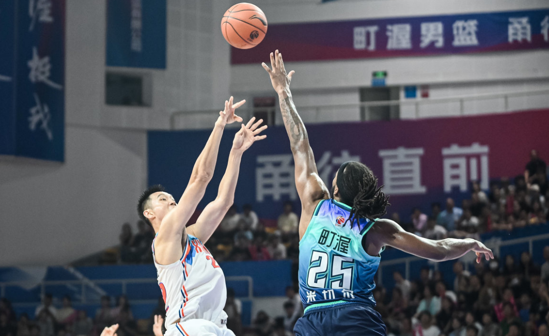 包含爵士联手锋线双塔,冲击西部前四目标的词条 包含爵士联手锋线双塔,冲击西部前四目标的词条