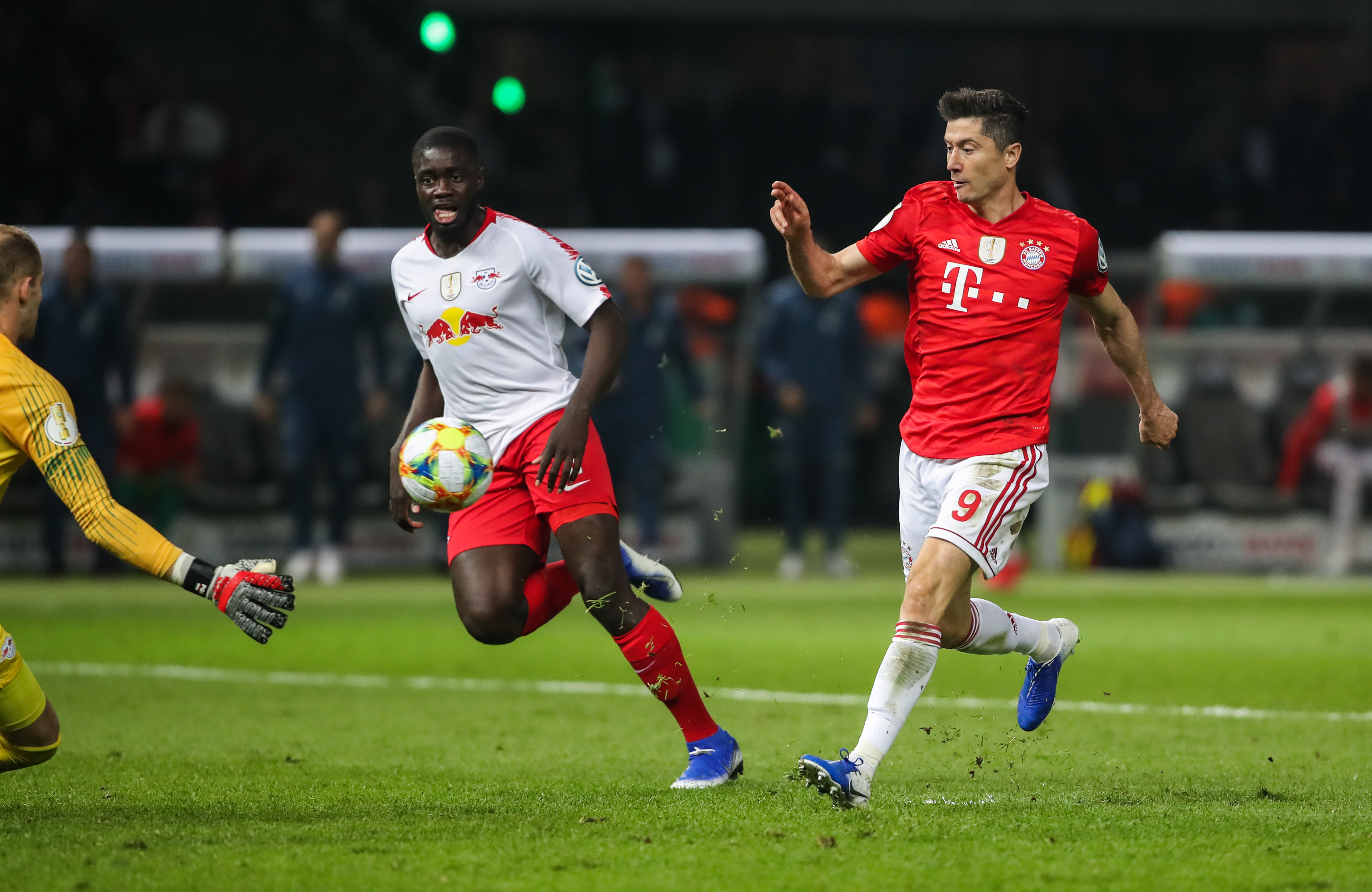 拜仁慕尼黑队在欧洲比赛中夺冠 拜仁慕尼黑队在欧洲比赛中夺冠